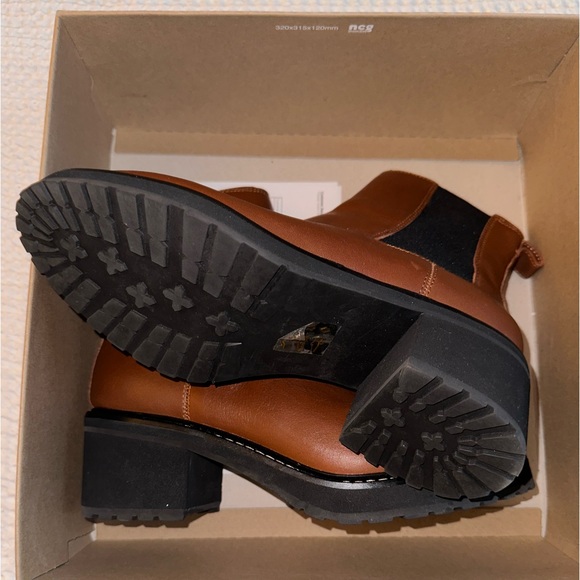 Madewell Chelsea Lugsole Heeled Boots in Dried Maple size 9 - Picture 5 of 7